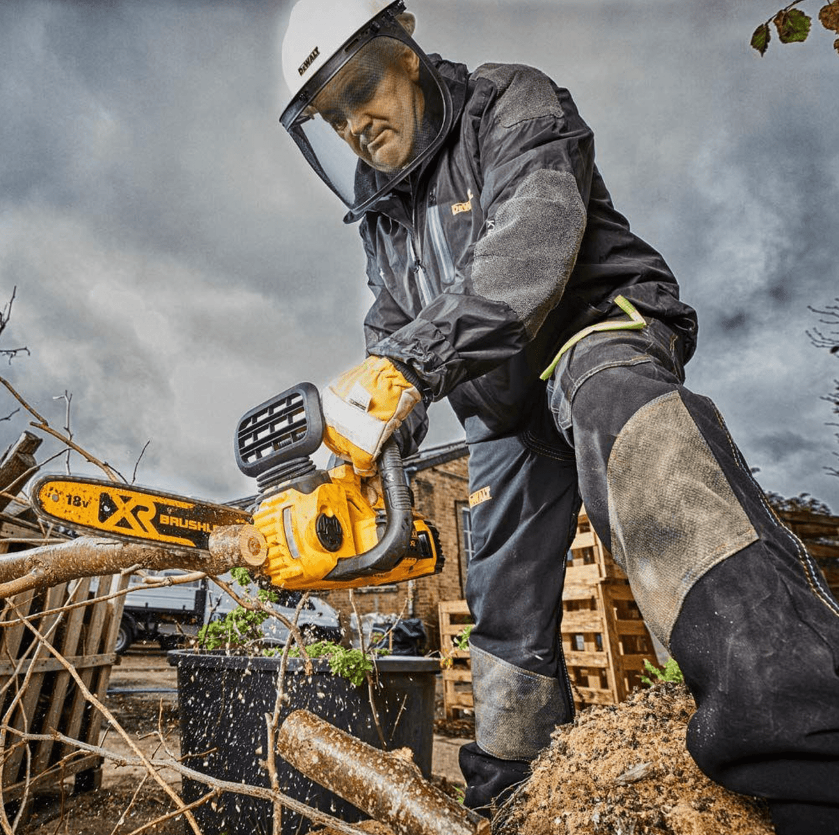 DeWalt DCM565P1-XE 18V 5.0Ah Li-Ion XR Cordless Brushless Compact 300mm (12") Chainsaw Combo Kit Dewalt Power Tools Dewalt Power Tools 