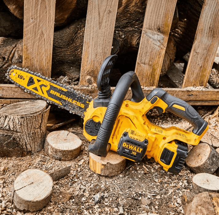 DeWalt DCM565P1-XE 18V 5.0Ah Li-Ion XR Cordless Brushless Compact 300mm (12") Chainsaw Combo Kit